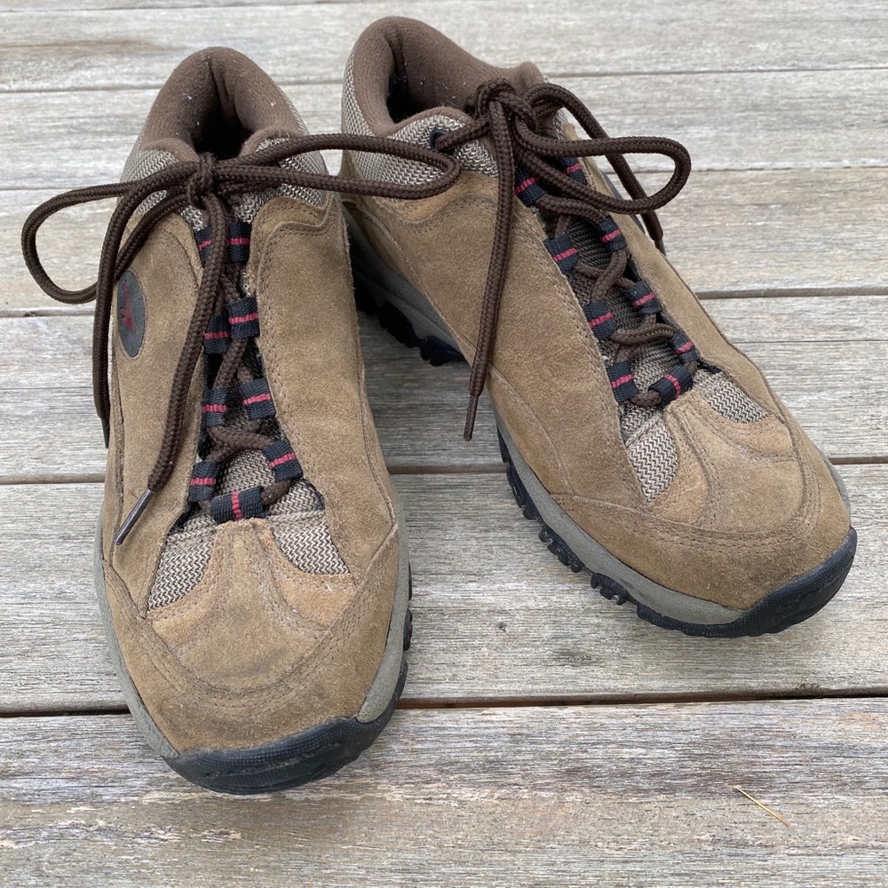 Hi Tec Mid rise hiking shoes size 8